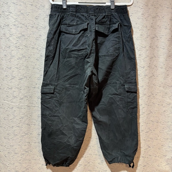 Old Navy Women’s Black High-Rise Balloon Cargo Pants - Picture 2 of 4